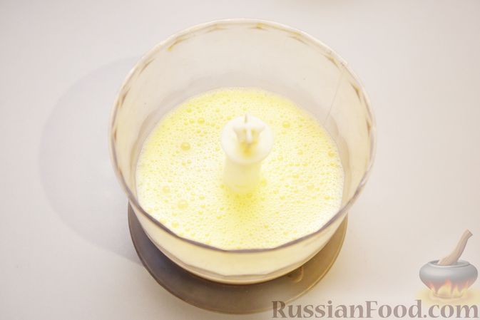 Фото приготовления рецепта: Молочный коктейль с апельсиновым соком и овсяными хлопьями - шаг №4