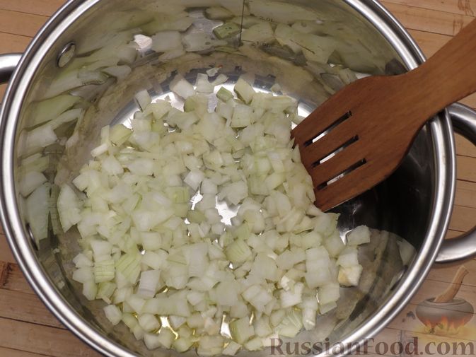 Фото приготовления рецепта: Тыква, тушенная в томатно-соевом соусе - шаг №3