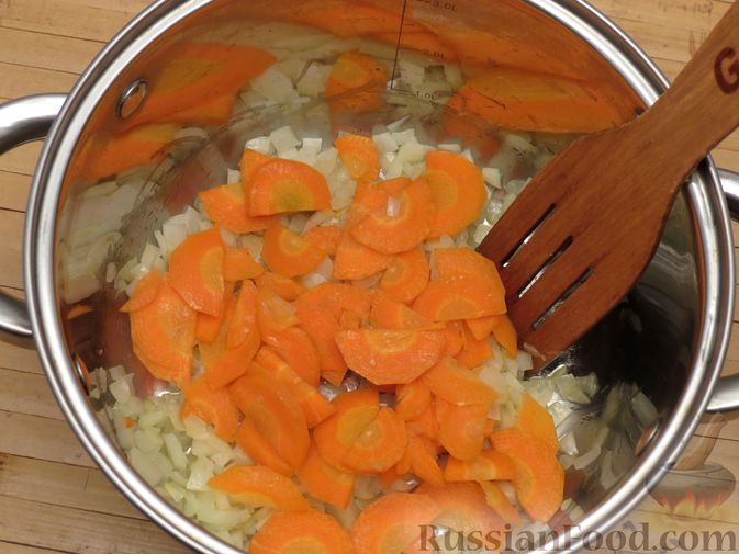 Фото приготовления рецепта: Тыква, тушенная в томатно-соевом соусе - шаг №5