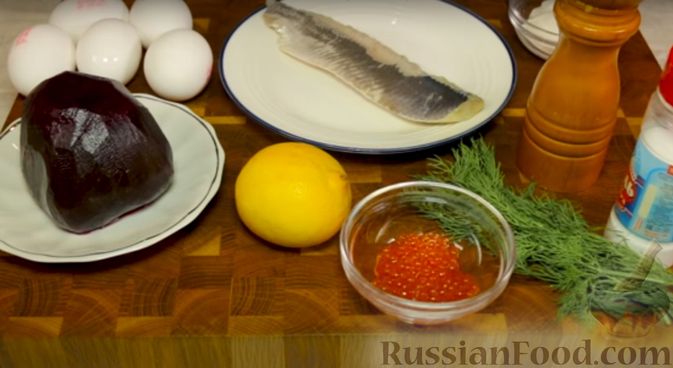 Фото приготовления рецепта: Закуска из розовых фаршированных яиц - шаг №1