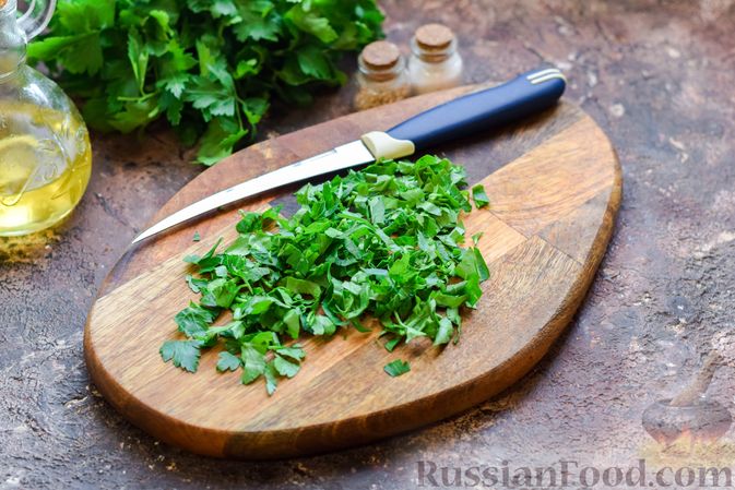 Фото приготовления рецепта: Салат с нутом, оливками и сыром - шаг №5