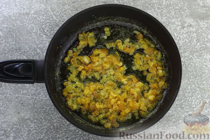 Фото приготовления рецепта: Гречневая каша с курагой, имбирными цукатами и апельсиновым соусом - шаг №9