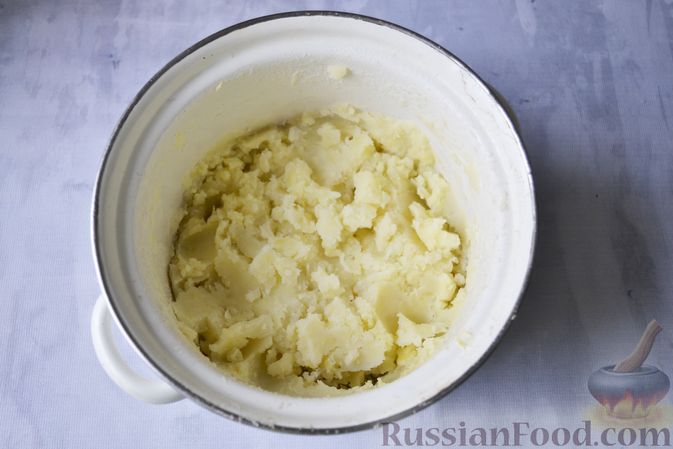 Фото приготовления рецепта: Хинкали с картофелем и сыром сулугуни - шаг №4