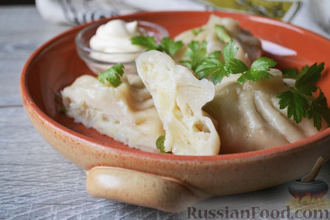 Фото приготовления рецепта: Хинкали с картофелем и сыром сулугуни - шаг №22