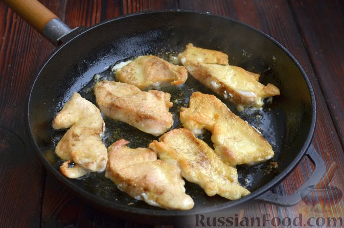 Фото приготовления рецепта: Курица в  сливочно-лимонном соусе - шаг №6