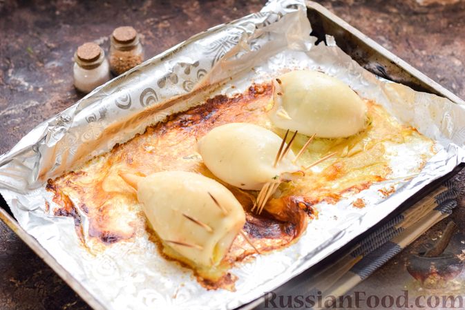 Фото приготовления рецепта: Кальмары, фаршированные омлетом с грибами - шаг №11