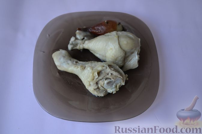 Фото приготовления рецепта: Пряный куриный суп с нутом и красной чечевицей - шаг №7