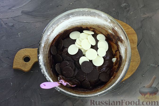 Фото изготовления рецепта: Печенье "Три шоколада" - шаг №9