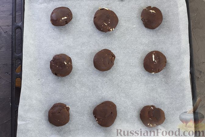 Фото изготовления рецепта: Печенье "Три шоколада" - шаг №13