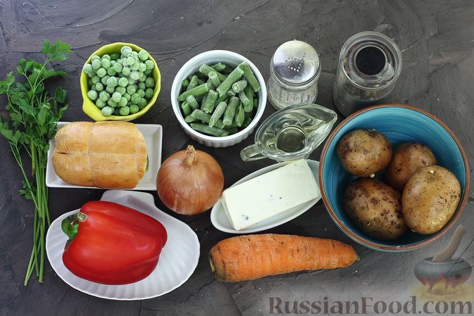Фото изготовления рецепта: Сырный суп с ветчиной, стручковой фасолью, перцем и  зелёным горошком - шаг №1