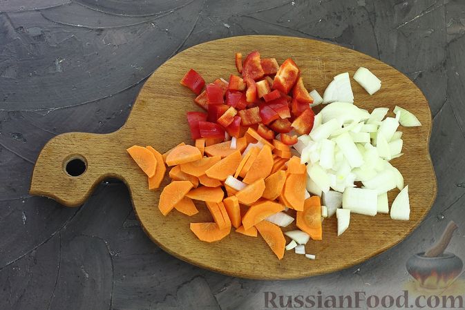 Фото изготовления рецепта: Сырный суп с ветчиной, стручковой фасолью, перцем и  зелёным горошком - шаг №3