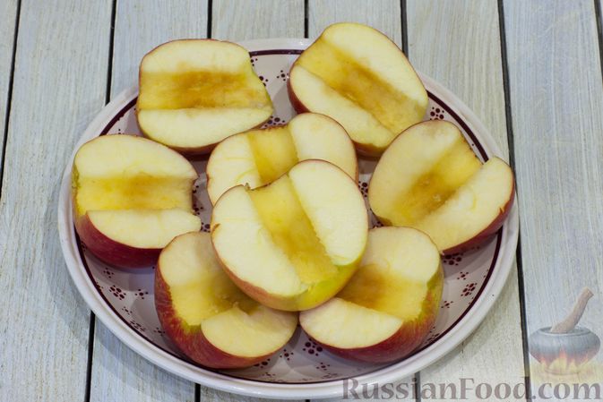 Фото изготовления рецепта: Яблоки, запечённые в слоёном тесте - шаг №2