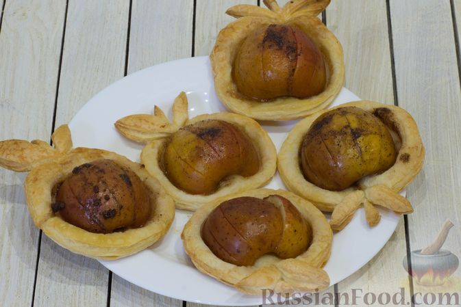 Фото изготовления рецепта: Яблоки, запечённые в слоёном тесте - шаг №8