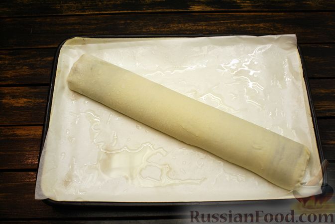 Фото изготовления рецепта: Штрудель с маком, из слоёного дрожжевого теста - шаг №11