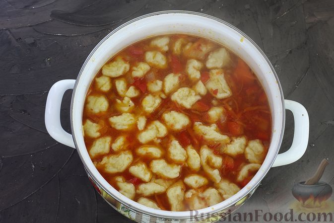Фото изготовления рецепта: Томатный суп с клёцками - шаг №12