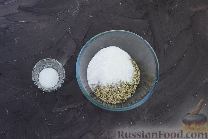 Фото изготовления рецепта: Слоёный пирог на кефире, с орешками и ванилью - шаг №8