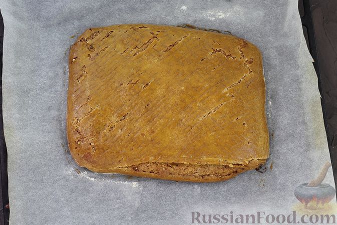 Фото изготовления рецепта: Слоёный пирог на кефире, с орешками и ванилью - шаг №20