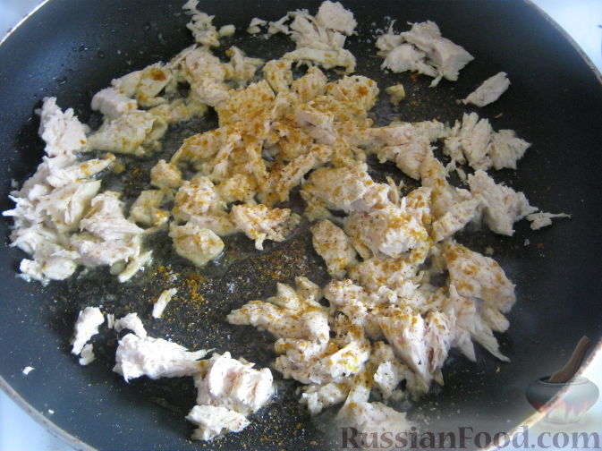 Фото приготовления рецепта: Салат "Тиффани" с курицей и виноградом - шаг №3
