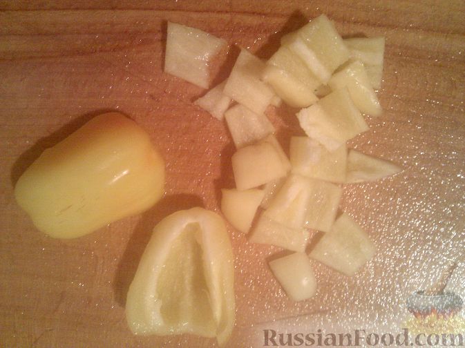 Фото приготовления рецепта: Салат из арбуза с овощами и брынзой - шаг №5