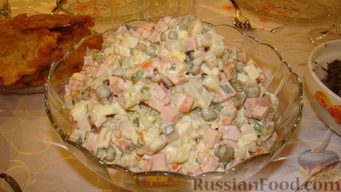 Оливье с копченой колбасой, пошаговый рецепт с фото