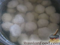 Фото приготовления рецепта: Суп с фрикадельками, овощами и пшеном - шаг №7