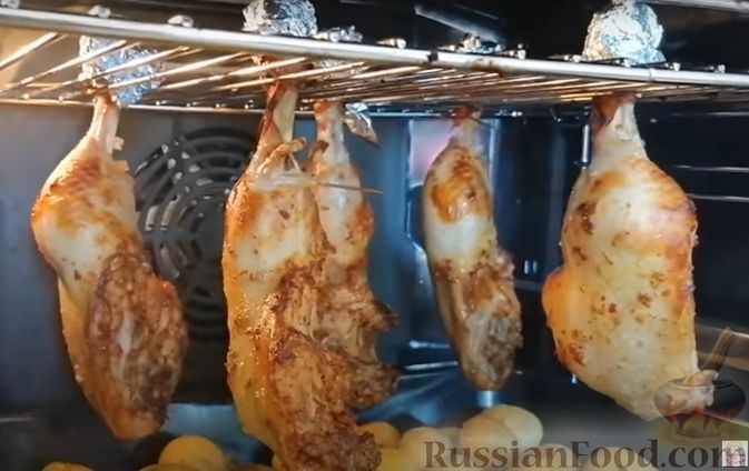 Куриные окорочка с рисом и овощами в духовке