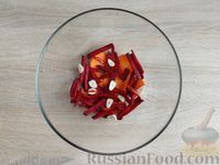 Фото приготовления рецепта: Маринованная капуста "Пелюстка" со свёклой и морковью - шаг №6