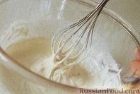 Фото приготовления рецепта: Сливочный десерт с ревенем и заварным кремом - шаг №3
