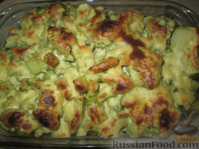 Фото приготовления рецепта: Цветная капуста, запеченная с соусом Морней - шаг №7