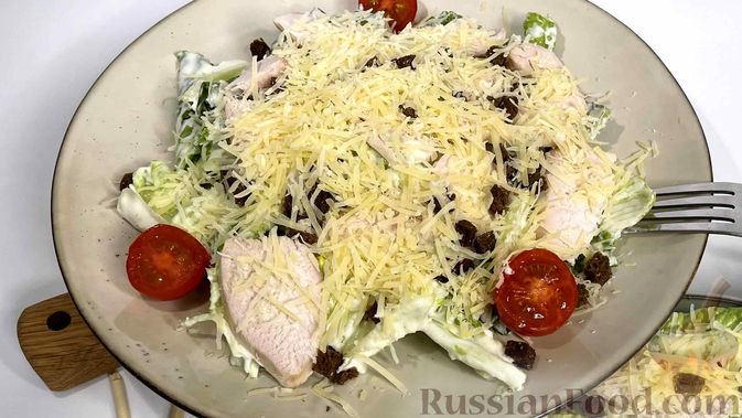 Пошаговый рецепт салата Цезарь с курицей