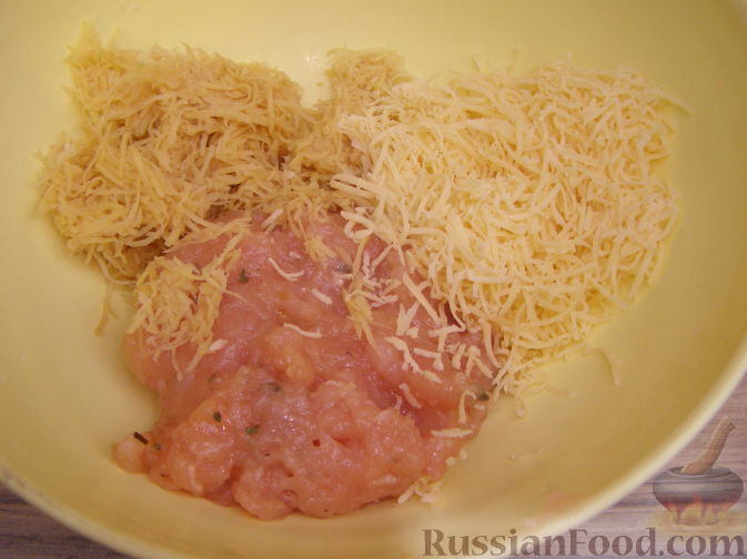 Фото приготовления рецепта: Куриный суп с картофелем и луково-мучной заправкой - шаг №2