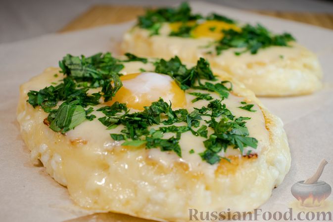 Хачапури с сыром и яйцом