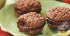 Фото к рецепту: Овсяное печенье с шоколадной начинкой