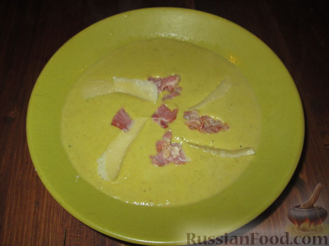 Фото к рецепту: Cуп-пюре из зеленого горошка и тыквы