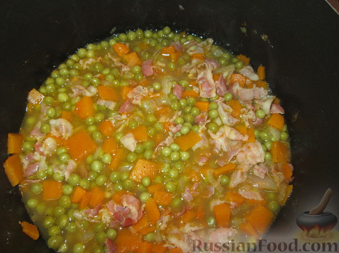 Фото приготовления рецепта: Cуп-пюре из зеленого горошка и тыквы - шаг №4