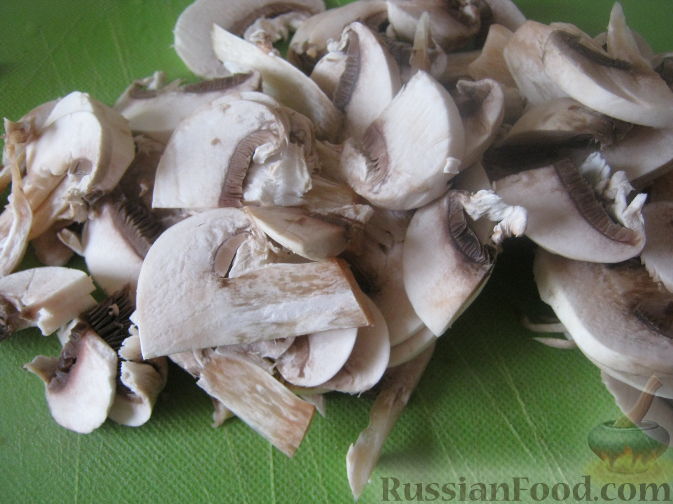 Фото приготовления рецепта: Постный рассольник с грибами - шаг №4