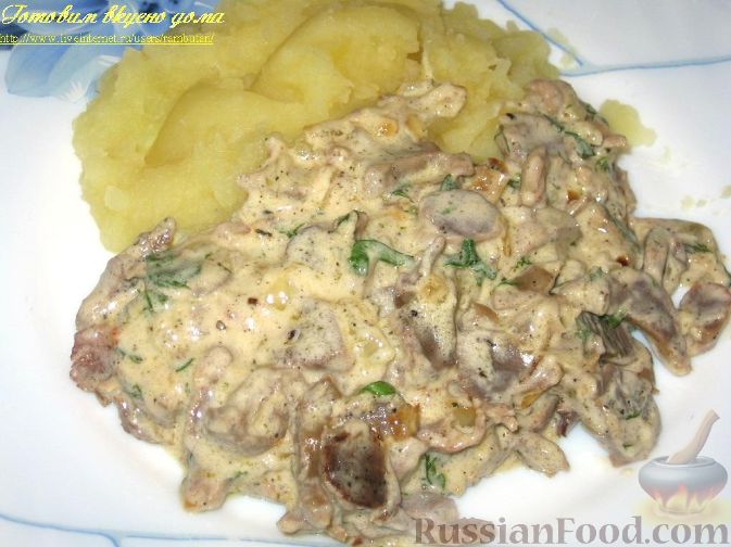 Фото приготовления рецепта: Жареная картошка с курицей и салом - шаг №12