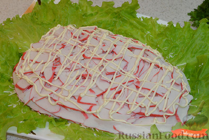 Фото приготовления рецепта: Салат с крабовыми палочками - шаг №5