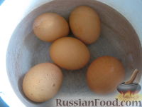 Фото приготовления рецепта: Салат из курицы с черносливом "Дамский каприз" - шаг №2