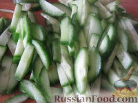 Фото приготовления рецепта: Салат из курицы с черносливом "Дамский каприз" - шаг №6