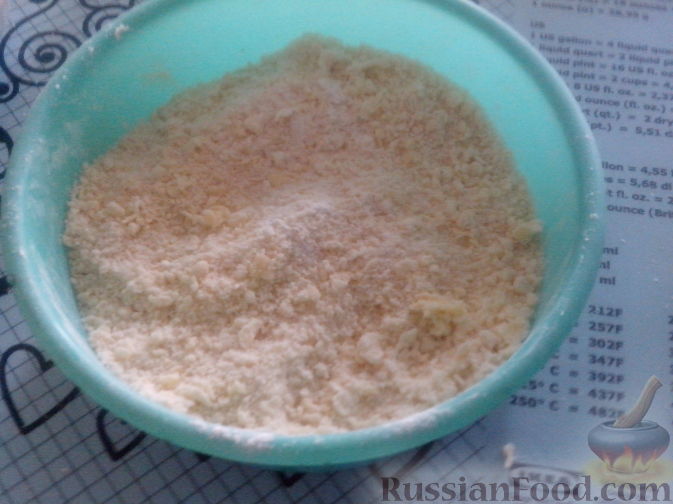 Фото приготовления рецепта: Нежный пирог с творожно-абрикосово-маковой начинкой - шаг №8