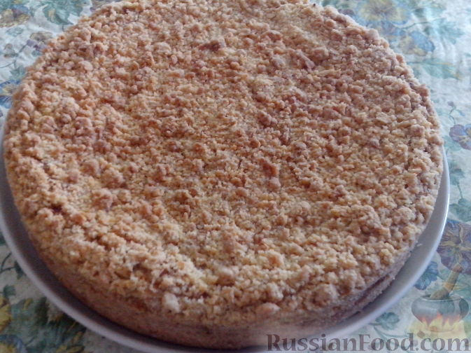 Фото приготовления рецепта: Нежный пирог с творожно-абрикосово-маковой начинкой - шаг №10