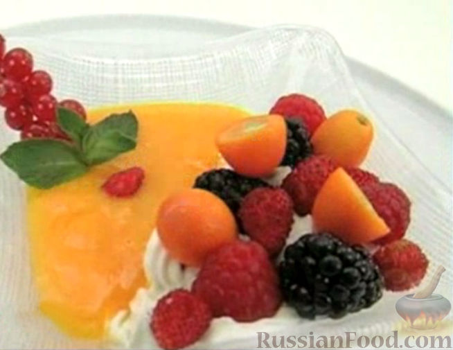 Фото к рецепту: Фруктово-ягодное ассорти с сыром