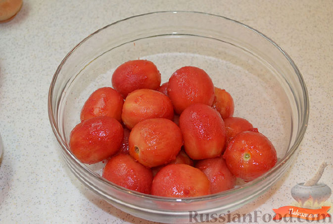 Фото приготовления рецепта: Маринованные помидоры в лимоне с медом - шаг №2