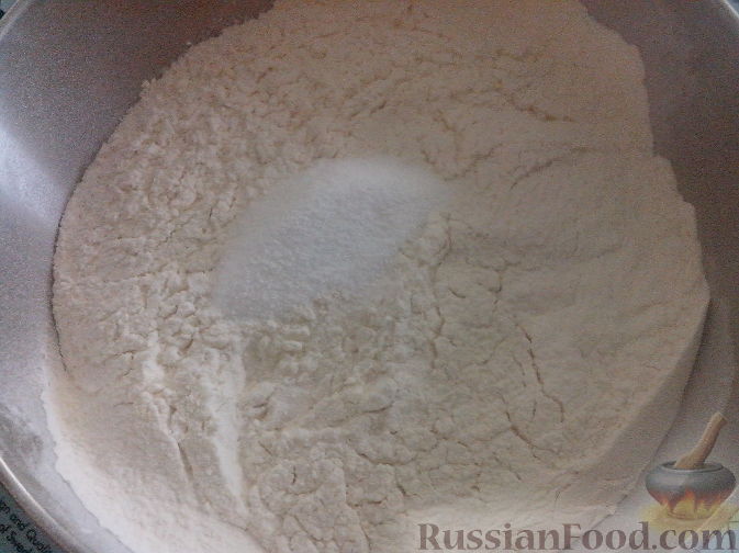 Фото приготовления рецепта: Пирог с ревенем и мягким безе - шаг №6