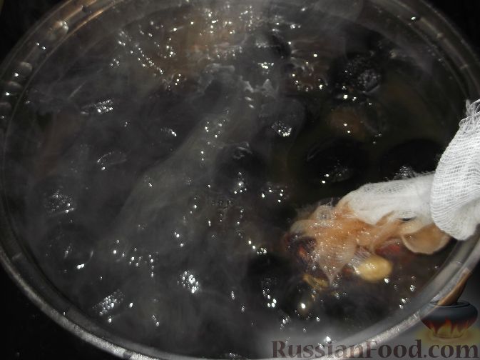 Фото приготовления рецепта: Квашеная капуста, запечённая с мясом (в рукаве) - шаг №6