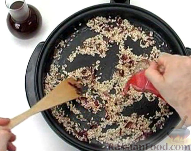 Фото приготовления рецепта: Дрожжевой пирог с картошкой, грибами и зелёным луком - шаг №17