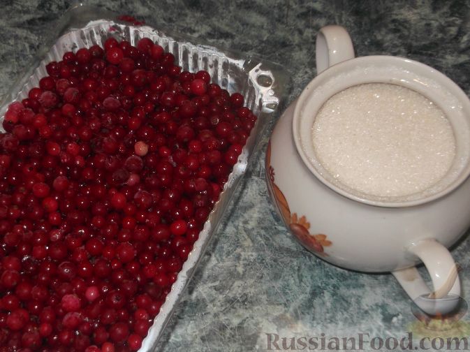 Фото приготовления рецепта: Красная смородина, протертая с сахаром - шаг №1
