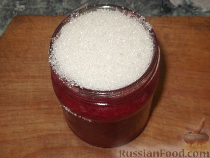 Фото приготовления рецепта: Красная смородина, протертая с сахаром - шаг №7