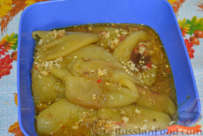 Фото приготовления рецепта: Маринованный перец со специями - шаг №9